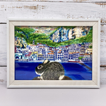 旅するうさぎちゃん[世界遺産イタリアのアマルフィ海岸に行く]複製画(印刷)※サイズ2Ｌ127✖️178)こちらは額付きです。今だけ、ポストカード一枚付きです。