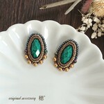 アンティークグリーンのビーズ刺繍耳飾り❇ ピアス／イヤリング 【アレルギー対応】ゴールド ヴィンテージ