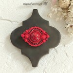 赤い目のビーズ刺繍ブローチ❇〔アンティーク レトロ シュール 個性的 赤珊瑚 一点物 帯飾り アクセサリー〕 