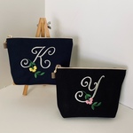 帆布の選べるイニシャル刺繍のポーチお花柄イエローパープルピンク花一凛　黒　紺　１６㎝１８㎝２０㎝