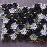 モチーフ編みのプルオーバー