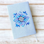 華やかブルーのハーダンガー刺繍のブックカバー（文庫本）