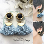 2way❁⃘vintageブルー ボタン✖️インド 刺繍リボンピアスorイヤリング        ヴィンテージボタン /パールボタン /2way/ボタンピアス/ボタンアクセサリー/水色/成人式