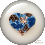 ビーズ刺繍ブローチ　Camouflage Heart blue 迷彩柄ハートブローチ