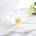 淡水パールとクリーム色ローズのネックレス（クリーム色の薔薇）