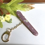 シールで🌼ドライフラワー柄風❗️レジンキークリップ　ゴールド