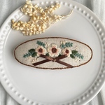 【SALE】送料無料・シックなフラワー刺繍バレッタ