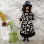 buruberu9.4様専用ページ　他のお客様はお求めになれません。ばーびーサイズのハンドメイド洋服＊黒地花柄の長袖のワンピース