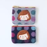 女の子の刺繍アップリケのついた ぺたんこミニポーチ　2色（すみれちゃん）