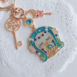 イニシャルつき♡クラウンクリスタル幸せのアマビエ様キーホルダー　バックチェーン　ストラップ　チャーム　ゆめかわ