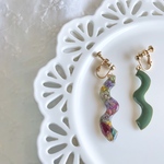 𝕜𝕦*𝕞𝕠𝕞𝕠𖦥⚘𖡡𖤣 ⌇くねくね⌇アンティークフラワー レジン ピアス