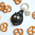 《ｗ様ご予約品》猫のキーリング　プレッツェル　ブラック　ピンクの肉球 