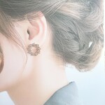 フラワービジューとミンクの大ぶりピアス、イヤリング  ふわふわ 大ぶり ミンクキャッチ付き