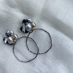 パール×シルバークリスタル×オニキスピアス(イヤリングコンバーターあり)