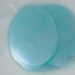 スパンコール 38mm 20枚 タマゴ形 トップホール 半透明 薄オーロラ 水色 (SEG38AWTHLTH)