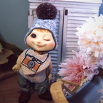 刺繍の入った映えスタイ「カメラ」