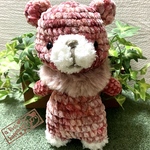 世界に一つのキーホルダー♪                                                        リボンがついたファーをしたうさぎさん💕