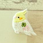 春待ちオカメインコ刺繍ブローチ【受注製作】