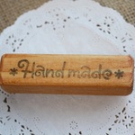 【送料無料】ぐるぐる文字の「Handmade」はんこ 