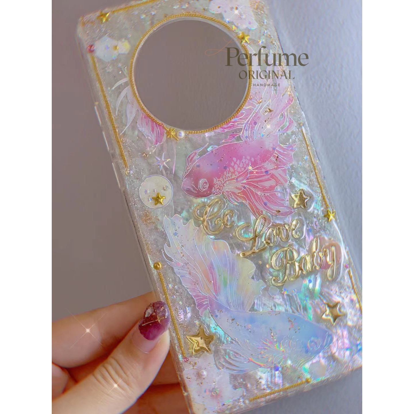 金魚⭐️名入れ♡シェル 花柄✨ゴージャス キラキラ✨イニシャル iPhoneケース 金魚✨名入れ キラキラ天然シェル ゴールド ゴージャス フラワー