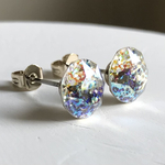スワロフスキー　クリスタル　ホワイトパティナ　ピアス　6mm   スタッドピアス　　　　　　　シンプル　1粒ピアス　オーロラ　レインボー　虹　七色　偏光　ホロ