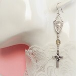 聖母マリアメダイと祈りのクロスピアス
