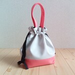 キュートカラー　ライトグレー✕コーラルピンク　リボン巾着バッグ　巾着トートバッグ　ポケット　バイカラー　ラッピング対応可　差し色　秋　　608