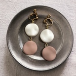 大人可愛いマットなホワイトくすみピンクビーズアクセサリー　イヤリングorピアス