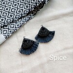  オールブラック( ᵕ̈ ) ビーズ 刺繍 フリンジ ピアス or イヤリング。