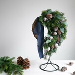森のクリスマスリース/約25㎝×約35cm/クリスマスリース/長くお使いいただけるアーティフィシャルフラワーのクリスマスリース  