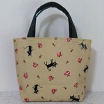 ✨初売り✨ミニトートバッグ🐾黒猫とバラ🌹送料無料✨ランチバッグ、サブバッグ、お散歩バッグに✨マロン色