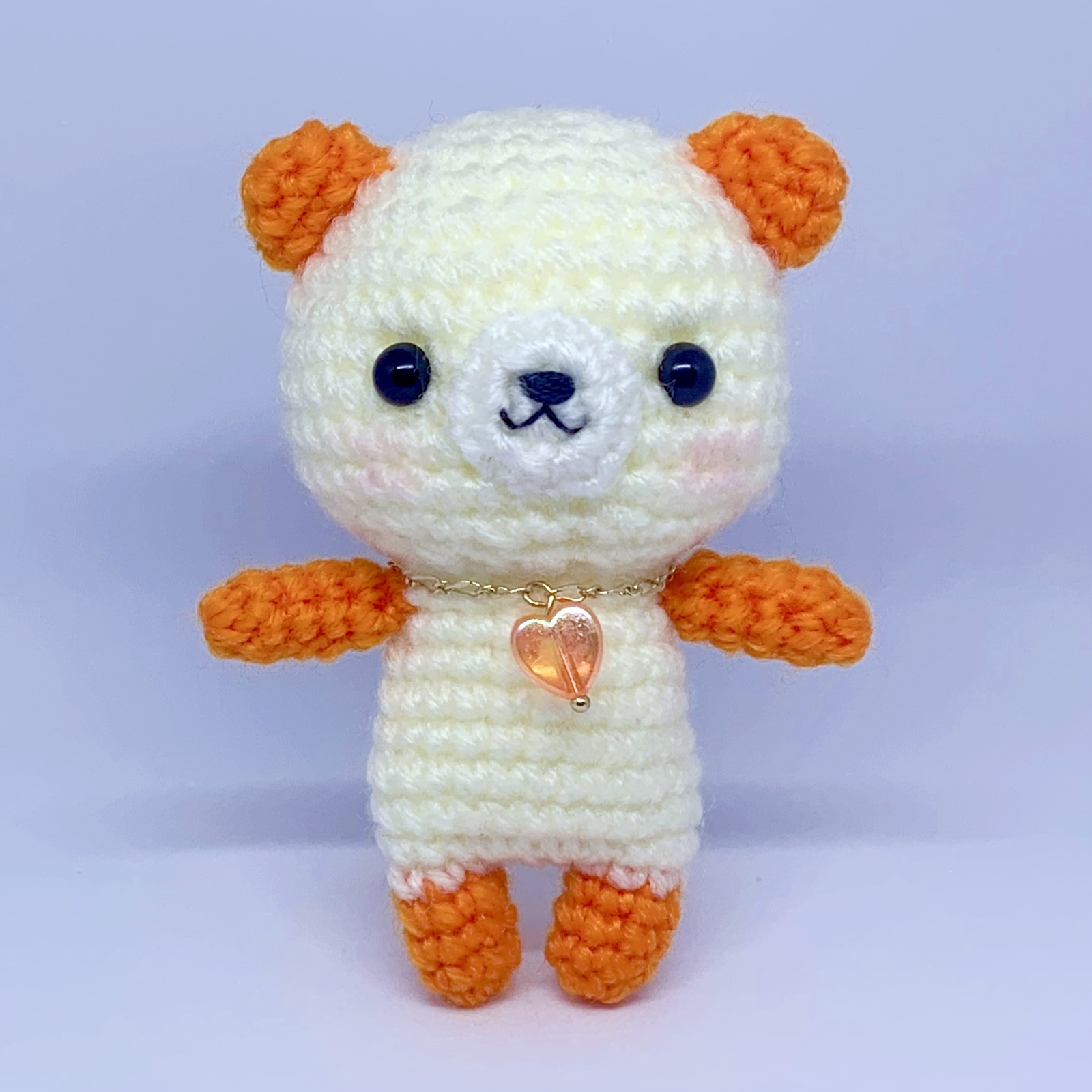 送料込》くまさんのあみぐるみ🐻（グリーンチェックのワンピース