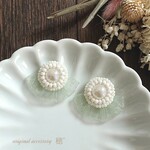 ミントグリーンフリルのビーズ刺繍耳飾り❇ピアスorイヤリング【金属アレルギー対応】〔軽い オーガンジー コットンパール パステルカラー アクセサリー〕