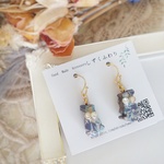 小粒なうさぎのウッドピアス・イヤリング(青藍の花) 金属アレルギー対応 木製
