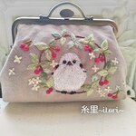手刺繍がま口「赤い木の実とシマエナガ」