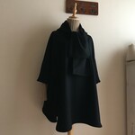 カシミヤウール黒で作ったマントコート