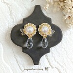 蝶々とパールの耳飾り❇ピアスorイヤリング【アレルギー対応】〔アンティーク ビーズ刺繍 ブライダル フォーマル クリア 軽い ちょうちょ 昆虫 白 ホワイト ゴールド アクセサリー ぽ〕 