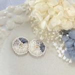 秋冬　刺繍　まんまるピアス　イヤリング　white ×beige ×gray 