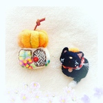 カボチャのお家と　くろねこの羊毛ブローチ兼マグネット
