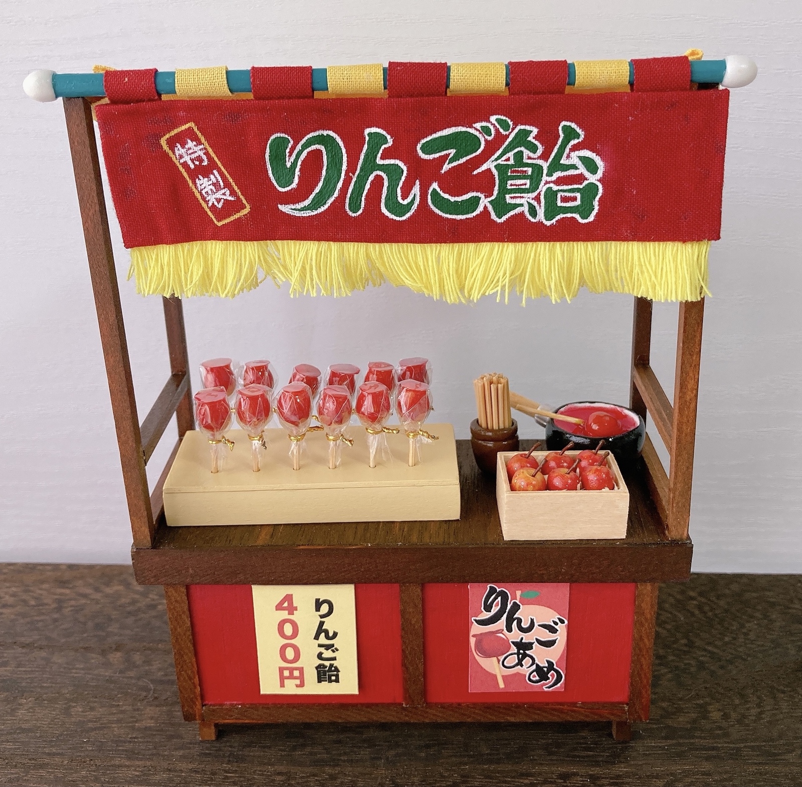 お客様ご注文品！ミニチュア＊りんご飴屋台＊ - めぐみくらぶ‬