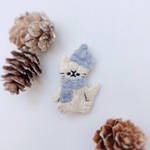 ニットでぬくぬく猫の刺繍ブローチ
