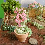 m0k0rlchlml様専用…ミニチュア「ピンクのつる薔薇のコンテナ」