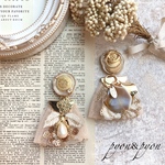 beige button×vintage𓆸⋆*ベージュ花＆スパンコールのインド刺繍リボンタッセル＊ピアス＊イヤリング