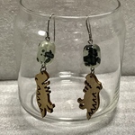 恐竜と卵ピアス