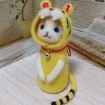 干支の被り物にゃんこ
