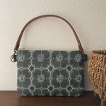 sale♡ミナペルホネン anemone moss greenで作成しました持ち手付きポーチです