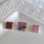 𝕜𝕦*𝕞𝕠𝕞𝕠𖦥⚘𖡡秋のスクエア▤▥▦タイル レジン フラワー ピアス 