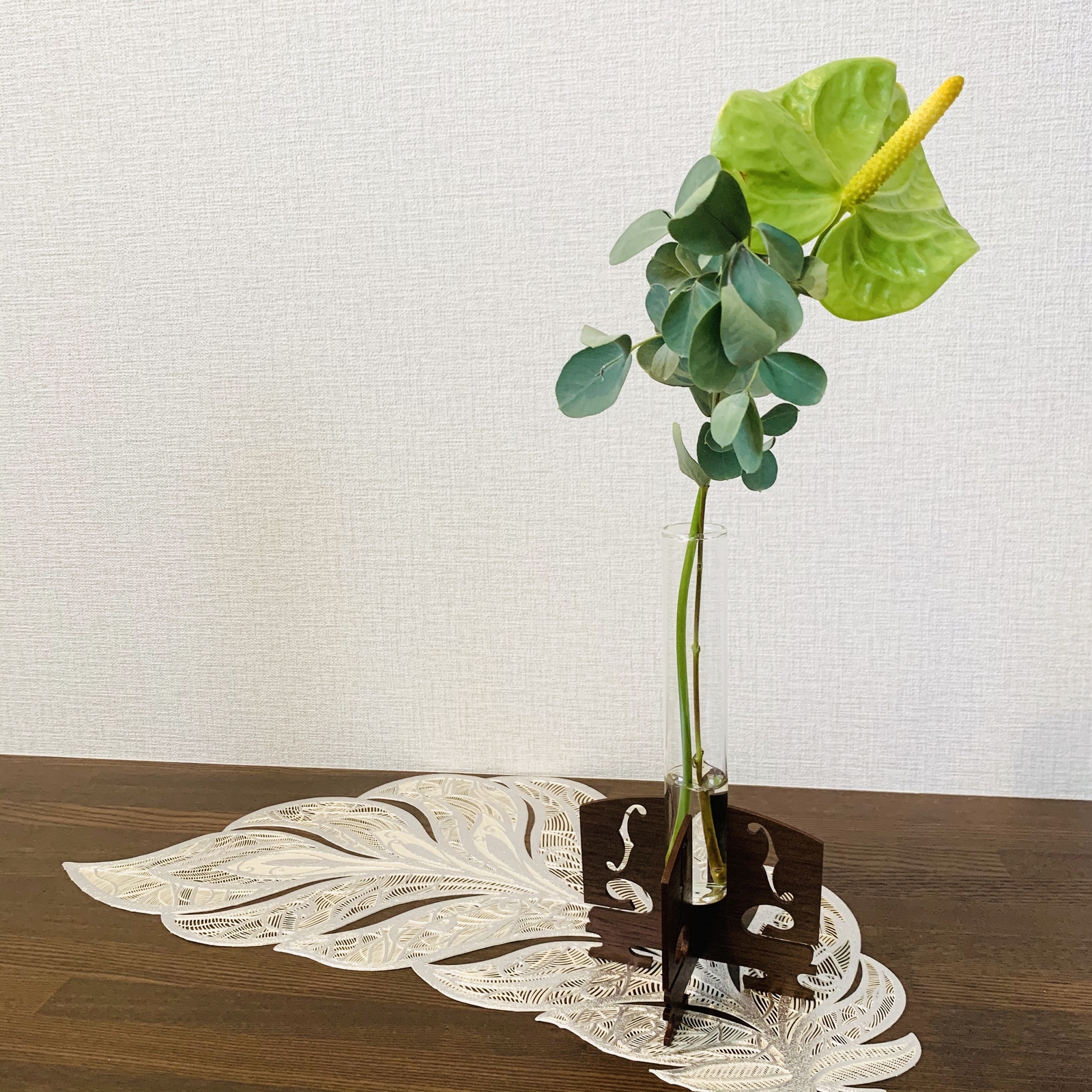 送料無料】ウォルナット バイオリンデザイン 試験管一輪挿し フラワーベース | minne 日本最大級のハンドメイド・手作り通販サイト 送料無料】ウォルナット バイオリンデザイン 試験管一輪挿し フラワーベース | minne 日本最大級のハンドメイド・手作り通販サイト