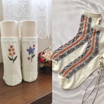手縫い刺繍＊〜アジアンテイスト＊〜左右柄違い靴下(ホワイト)