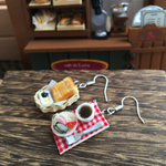 喫茶店  あんこトーストのモーニングセット  ピアス